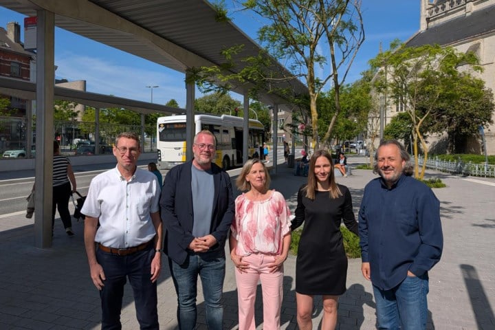 Ringtrambus komt op snelheid nu infrastructuurwerken in Zennestad zijn afgewerkt: “Al 3,5 kilometer aparte busbanen gecreëerd”