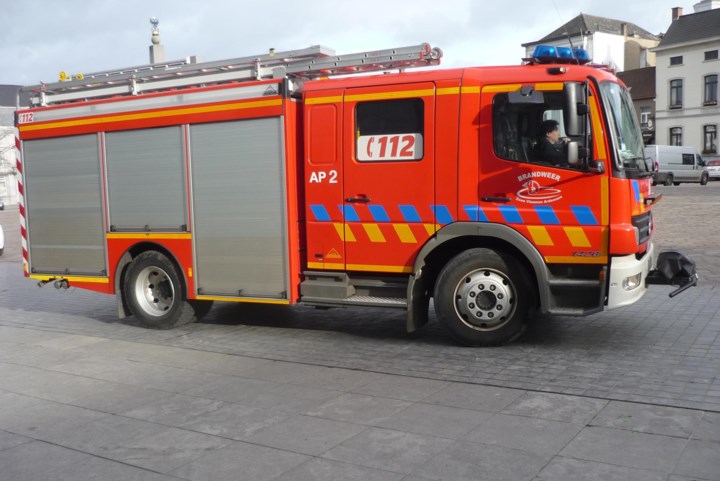Brandweer Ronse snelt naar uitslaande schuurbrand in Elzele