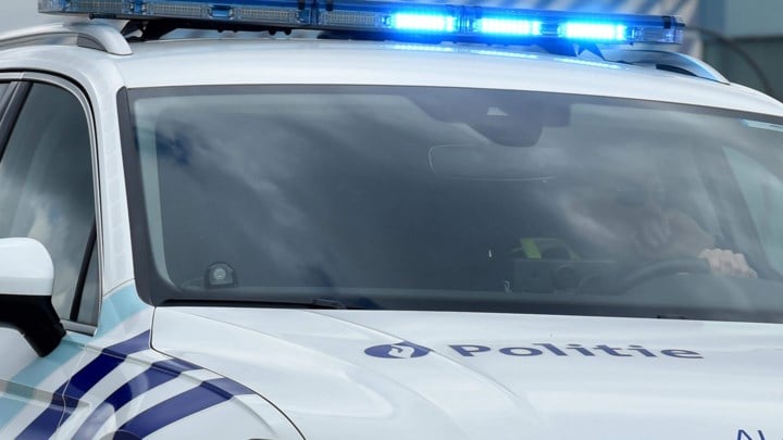 Auto crasht op Antwerpse Ring na achtervolging vanuit Nederland: bestuurder gewond naar ziekenhuis