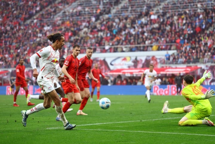 Vincent Kompany kon de titel al ruiken, maar RB Leipzig verpest feestje met goal in slotseconden: Bayern München nog geen kampioen