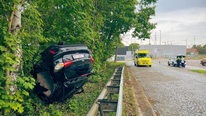Auto uit de bocht in Paal: bestuurder slechts lichtgewond