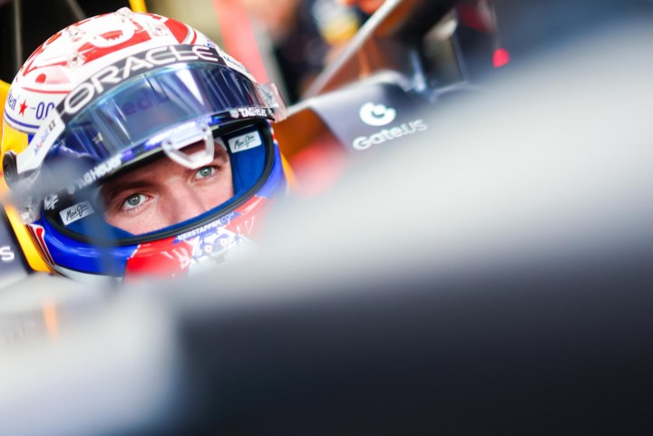 Max Verstappen wint bloedstollende strijd om polepositie GP van Miami