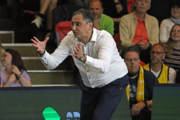 Oostende-coach Dario Gjergja neemt schuld van nederlaag tegen Leeuwarden op zich: “Naar buiten toe bescherm ik altijd mijn spelers”