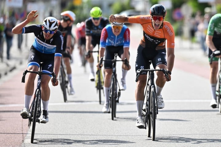 Vlamingen verschalkt door gladde Nederlander Marvin Peters in U23 Road Series: “Ik wachtte iets te lang”