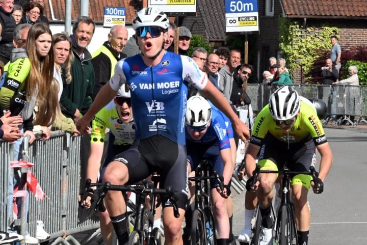 Toon De Zutter wint Vlaams-Brabantse Pijl, Witse Bertels blijft leider: “Een perfecte koers voor ons team”