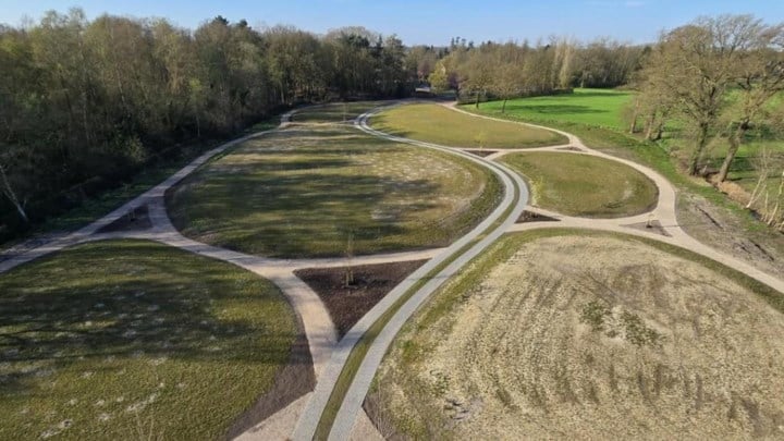 Natuurbegraafplaats is klaar voor gebruik: “Assen van overledenen kunnen op biologische wijze begraven worden”