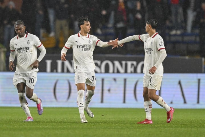 Geen regendansje voor Koni De Winter: Genoa zag stunt tegen Milan in twee minuten in het water vallen