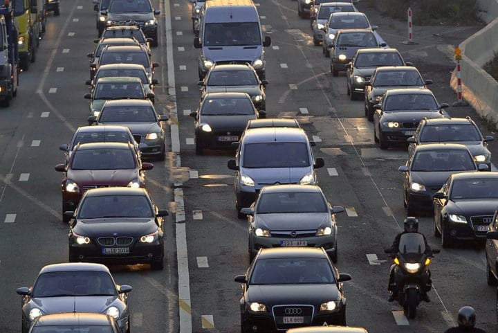 Hinder op E40 richting Brussel ter hoogte van Bertem door afbrokkelende beton van brug