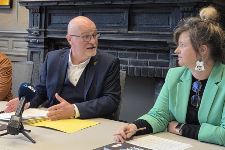 Hoofddoekenstemming stort Oost-Vlaams bestuur in politieke crisis: “Deze situatie is ongezien, en ook de timing is bijzonder”