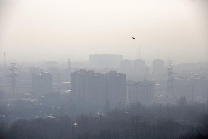 Miljoenen Iraniërs moeten thuisblijven door grote stofwolk