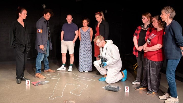 Vaarttheater pakt uit met bijzonder theaterexperiment: “Zelfs acteurs kenden dader van whodunnit aanvankelijk niet”