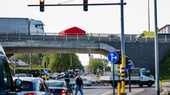 Motorrijder (38) uit Lier in levensgevaar na zware klap op R6 in Mechelen