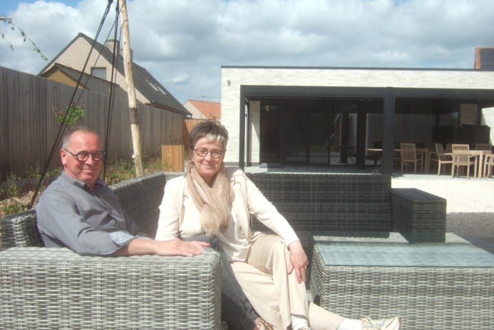 Filip (56) en Katrien (58) openen tweede uitvaartcentrum: “Meewandelen in het verdriet van de families”