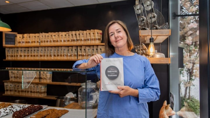 Stichter Niki's Bakery houdt in boek vurig pleidooi voor lokaal ondernemerschap:  “Mensen met talent die twijfelen, wil ik duwtje geven”