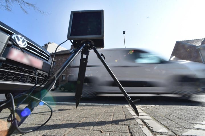 Laagvlieger aan 150 kilometer per uur gevat op de N16
