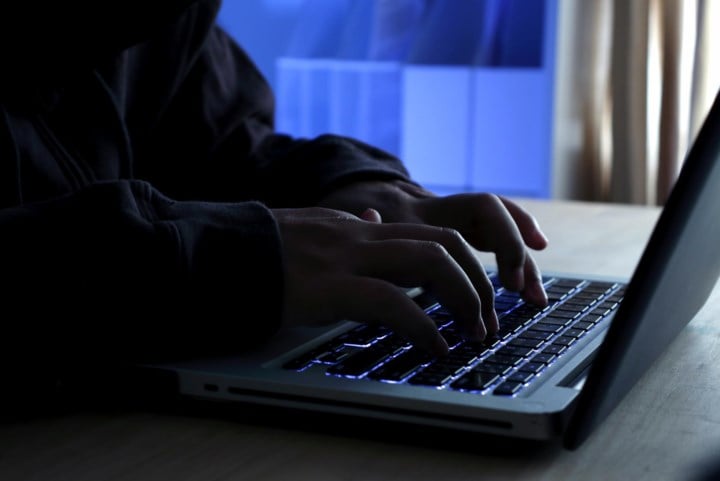 Ook in april bleven inwoners niet gespaard van internetcriminelen: “Slachtoffers verloren samen meer dan 42.000 euro”