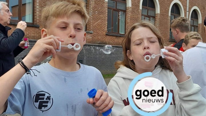 Leerlingen van De Blinker nemen enthousiast deel aan internationale bellenblaasdag