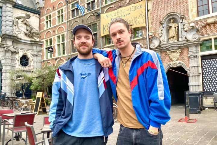 Met kombucha en cocktails willen vrienden ‘oudemetenplein’ in Gent hip maken: “Nergens anders heb je zo’n mooi zicht”