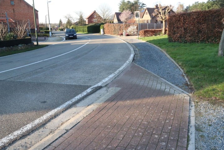 Versmallingen, doorgetrokken fietspaden en nieuwe kruispunten: heraanleg Broekstraat kost 2,85 miljoen euro