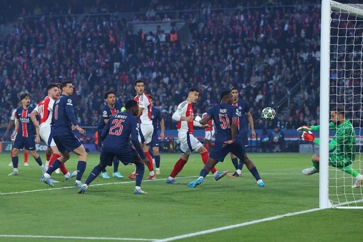 VIDEO. Arsenal grijpt zich naar de haren: PSG-doelman Donnarumma doet monden andermaal openvallen met weergaloze reflex