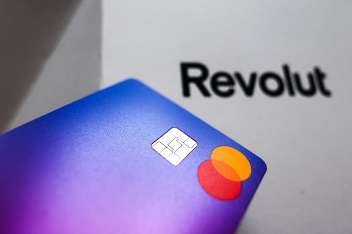 Smartphonebank Revolut zet klanten over naar Belgische rekening: loont het de moeite om een af te sluiten?