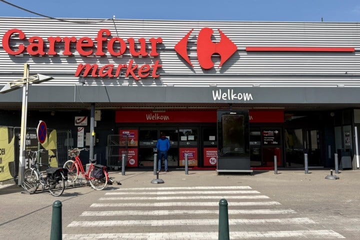 Carrefour Sint-Kruis wordt Albert Heijn: “Personeel voelt zich bekocht”
