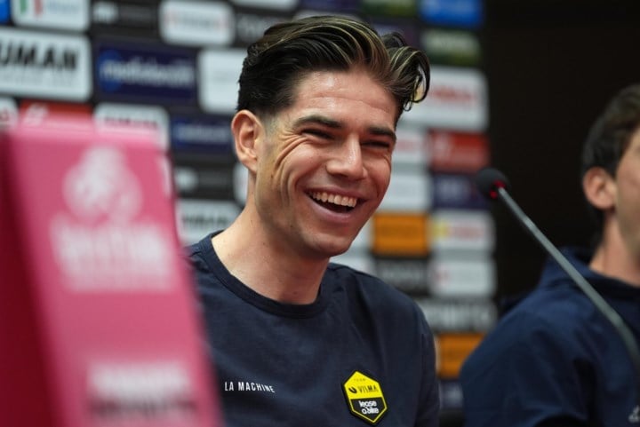 Wout van Aert moet in openingsetappe ook Albanese wegen vrezen: “Onvoorspelbaar waar de gaten gaan opduiken”