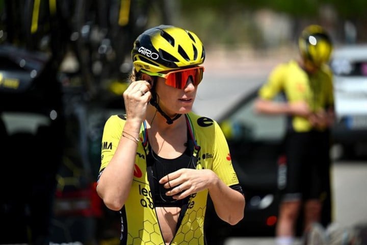 Pauline Ferrand-Prévot geeft verrassend op in de Vuelta Femenina: “Het is een moeilijke beslissing”