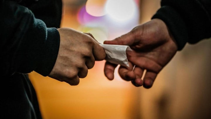 Rechtbank legt drugscriminelen celstraffen met uitstel op: “Te veel tijd verstreken tussen feiten en eigenlijke proces”