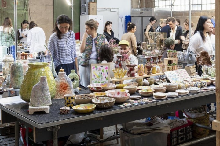 Shop unieke vazen en kunstwerken op keramiekbeurs in Dok Noord: “Voor 50 euro vind je al iets”