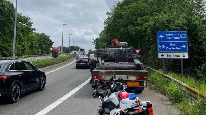 Slechts een op vijf voertuigen volledig in orde bij controle zwaar vervoer