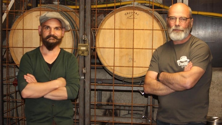 Hoeseltse vader en zoon willen eigen whisky stoken: “Wie mee investeert, krijgt flessen of zelfs een heel vat”