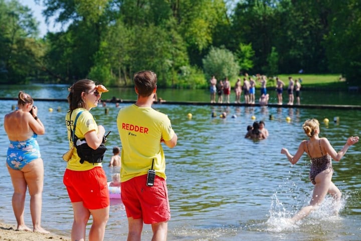 Eén zonnig weekend en daar is al het eerste plaatsverbod in de Blaarmeersen: politie schrijft ook 25 GAS-boetes uit
