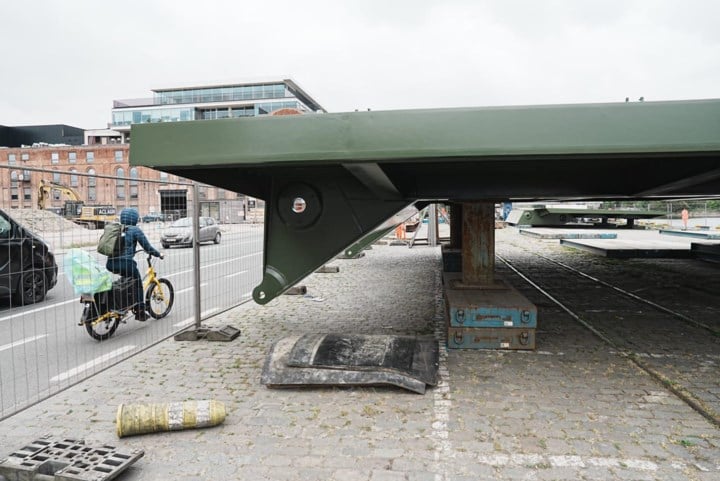 Geen tram, veel parkeerverboden: spectaculair transport van nieuwe brug leidt vanaf vandaag tot veel hinder in Gent-centrum