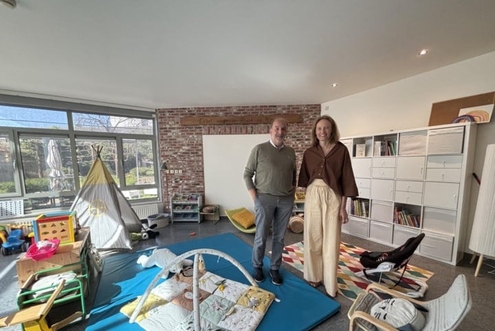 Vzw De Wissel brengt jonge gezinnen met begeleidingsnood onder in voormalig kloostergebouw Heilig Hartziekenhuis