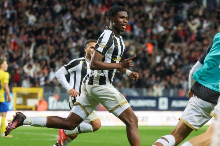 Spektakel op Mambourg: Charleroi maakt straffe ommekeer compleet tegen Westerlo en kan winst in Europe Play-offs ruiken