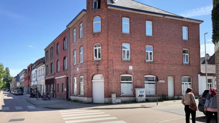 Kunstenaar Koen Vanmechelen en Angelo Bruno beginnen hotel in Zwartberg: “Voor fietstoeristen en mensen die de wereld willen zien”