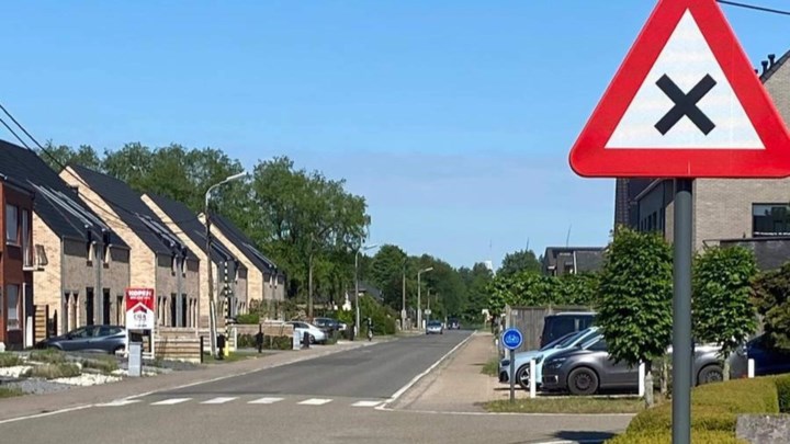 Voorrang van rechts verdwijnt aan Steenweg op Oosterlo Eindhout