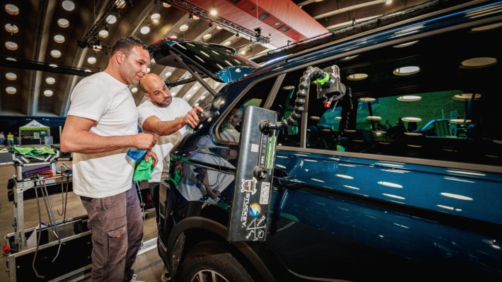 AG Insurance herstelt blutsen in 1.800 wagens tijdens Car Repair Days: “In enkele dagen was het volzet”