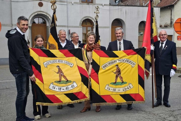 Nieuwe oudstrijdersvlag ingewijd: “Symbool voor verbondenheid, dankbaarheid en respect voor het verleden”