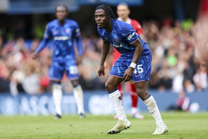 Hoe Roméo Lavia stilletjes uit z’n diepe dal kruipt: “Iedereen ziet dat Chelsea een betere ploeg is met hem op het veld”