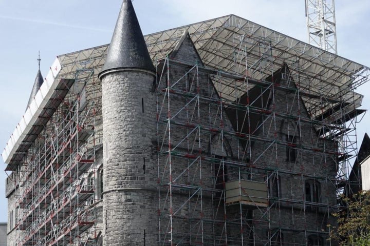 Kasteel van ‘Geraard de Duivel’ staat in de stellingen: “Restauratie zal allicht binnen het jaar rond zijn”