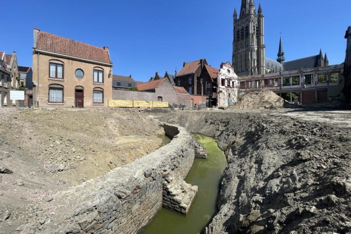 Burcht van Ieper wordt dan toch begraven, en erbovenop komt een supermarkt: “De droom is te duur”