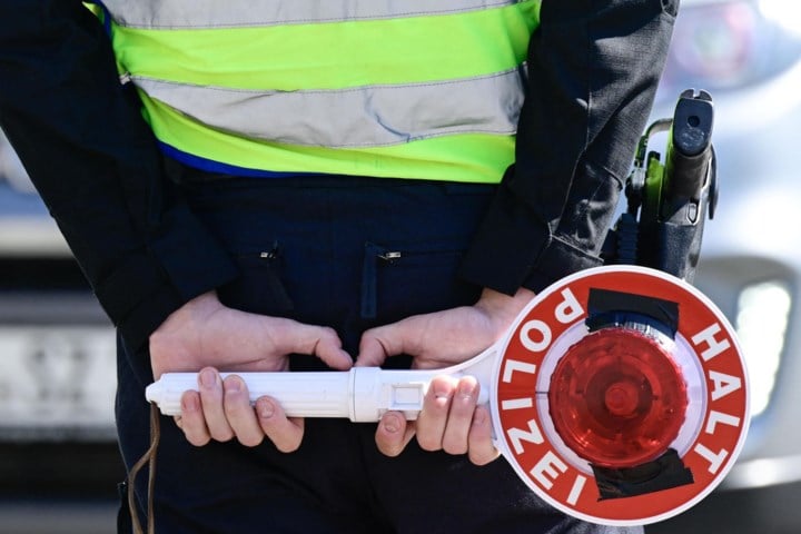 Duitsland stuurt eerste asielzoekers terug na strengere grenscontroles