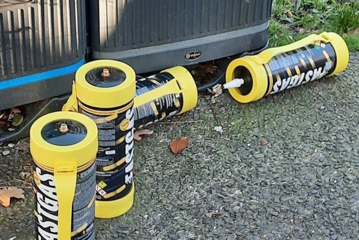 Politie neemt fles lachgas in beslag
