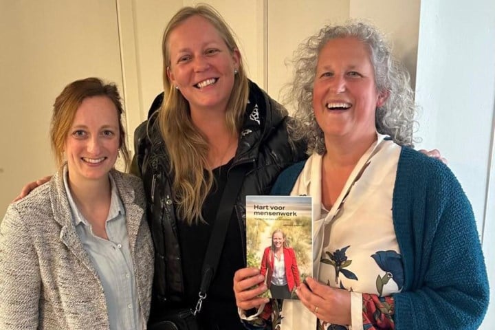 Anneke Crevits (Vooruit) schenkt opbrengst van eigen boek aan twee goede doelen