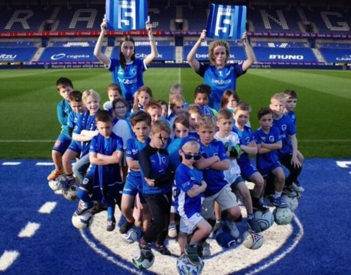Klasje uit Zutendaal maakt videoclip voor KRC Genk: “Onze actie is een hype geworden in ons dorp”