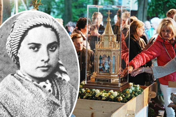 200 gelovigen brengen stukje van heilige tiener naar grot van Lourdes: “Ze inspireert ons om zorg te dragen voor anderen”