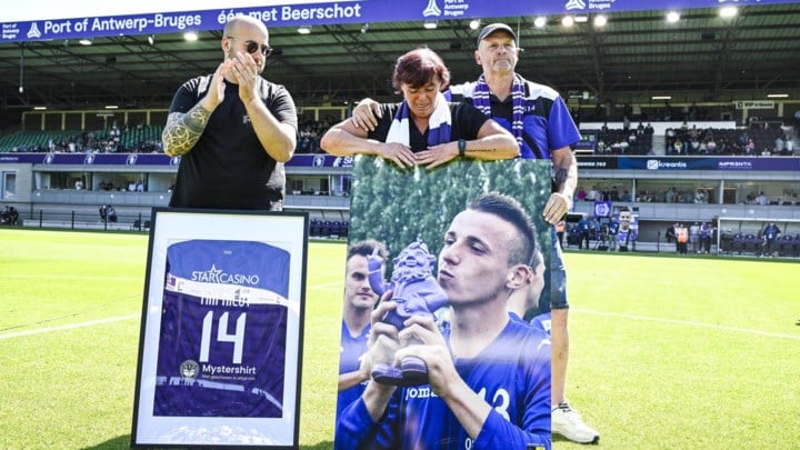 IN BEELD. Beerschot brengt eerbetoon aan ex-speler Tim Nicot, tien jaar na zijn overlijden