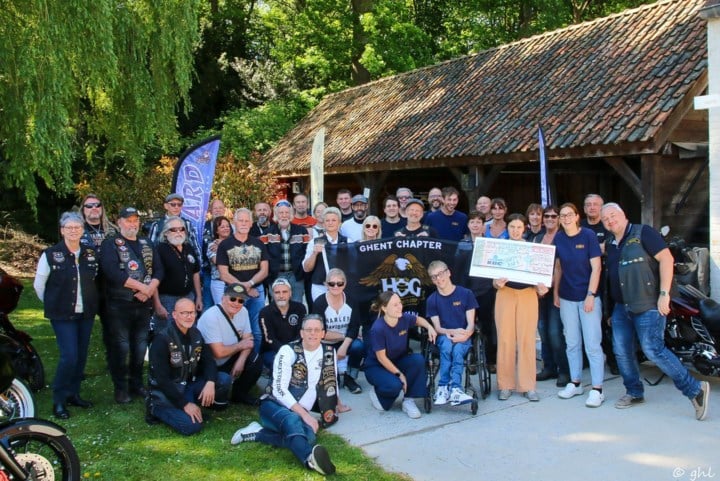 Ghent Chapter Belgium schenkt ronkende cheque van 3.000 euro aan vzw MOK